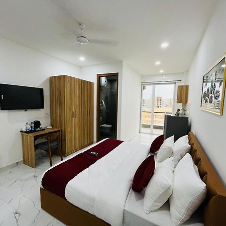 The Lodgers Studio Apartment Infront Of Artemis Hospital Gurugram Gurgaon Dış mekan fotoğraf