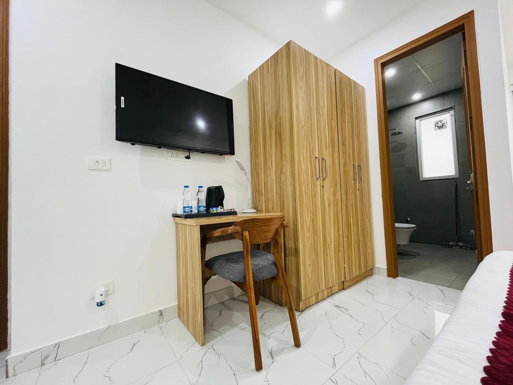 The Lodgers Studio Apartment Infront Of Artemis Hospital Gurugram Gurgaon Dış mekan fotoğraf