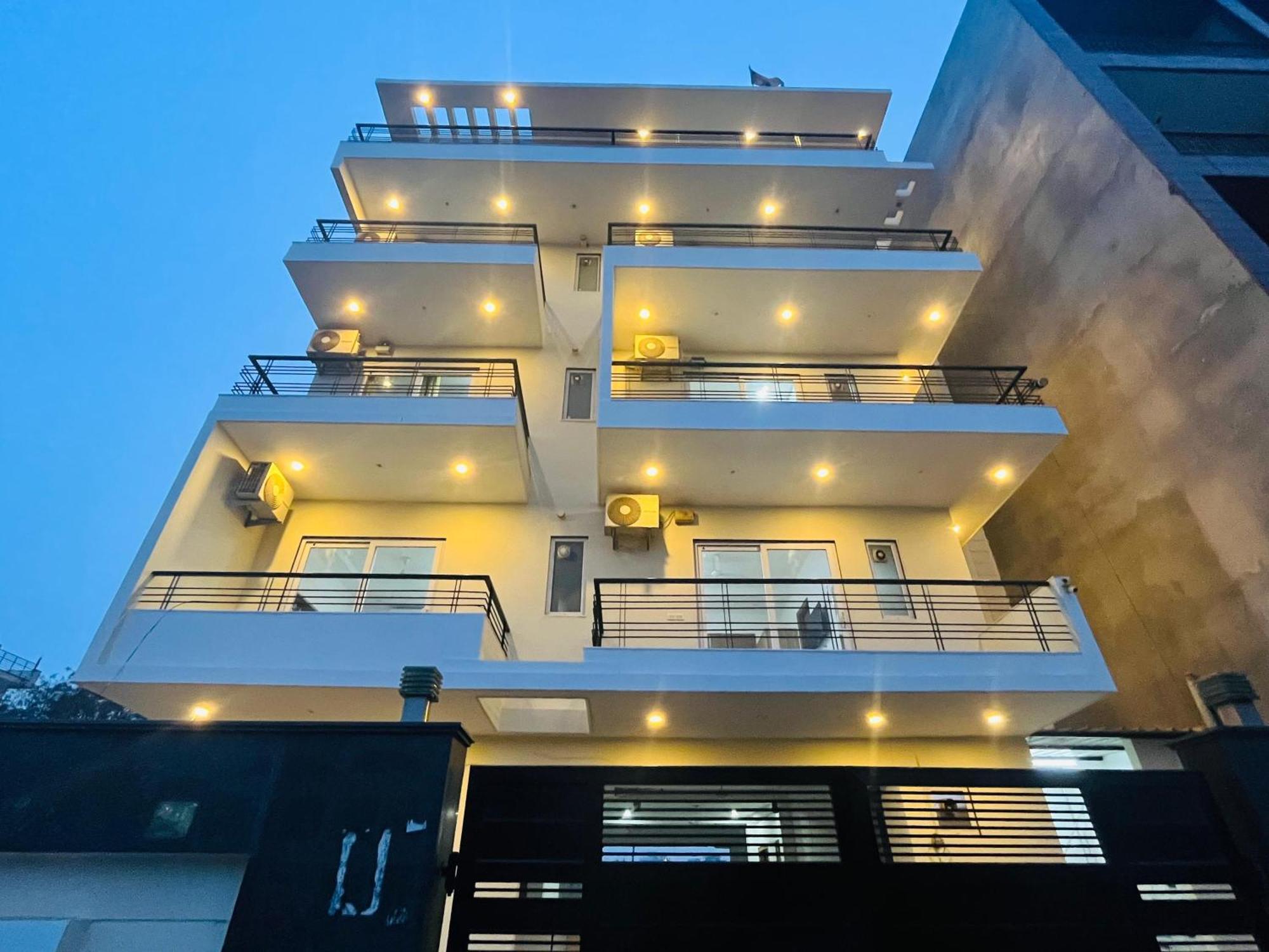 The Lodgers Studio Apartment Infront Of Artemis Hospital Gurugram Gurgaon Dış mekan fotoğraf