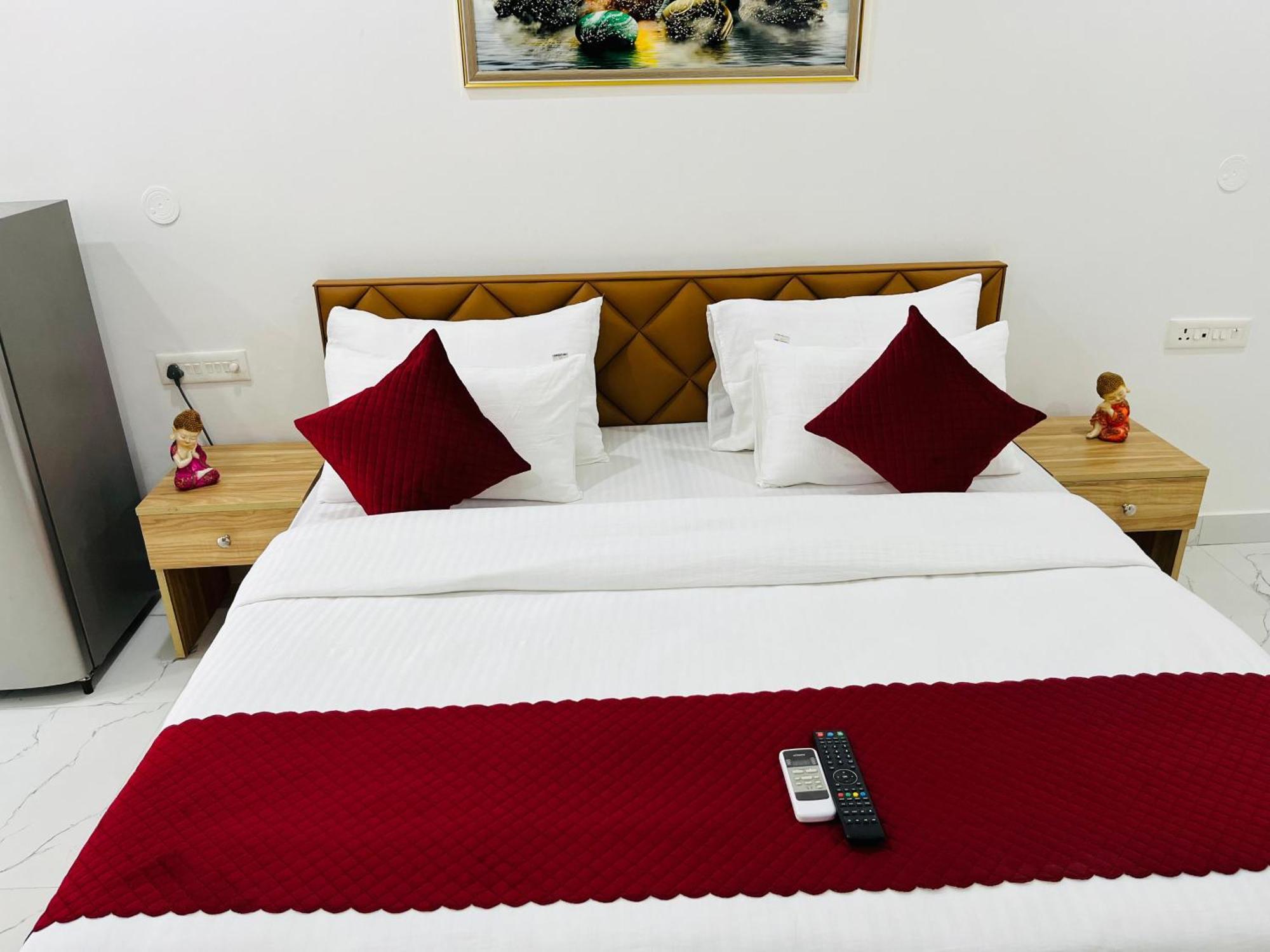 The Lodgers Studio Apartment Infront Of Artemis Hospital Gurugram Gurgaon Dış mekan fotoğraf