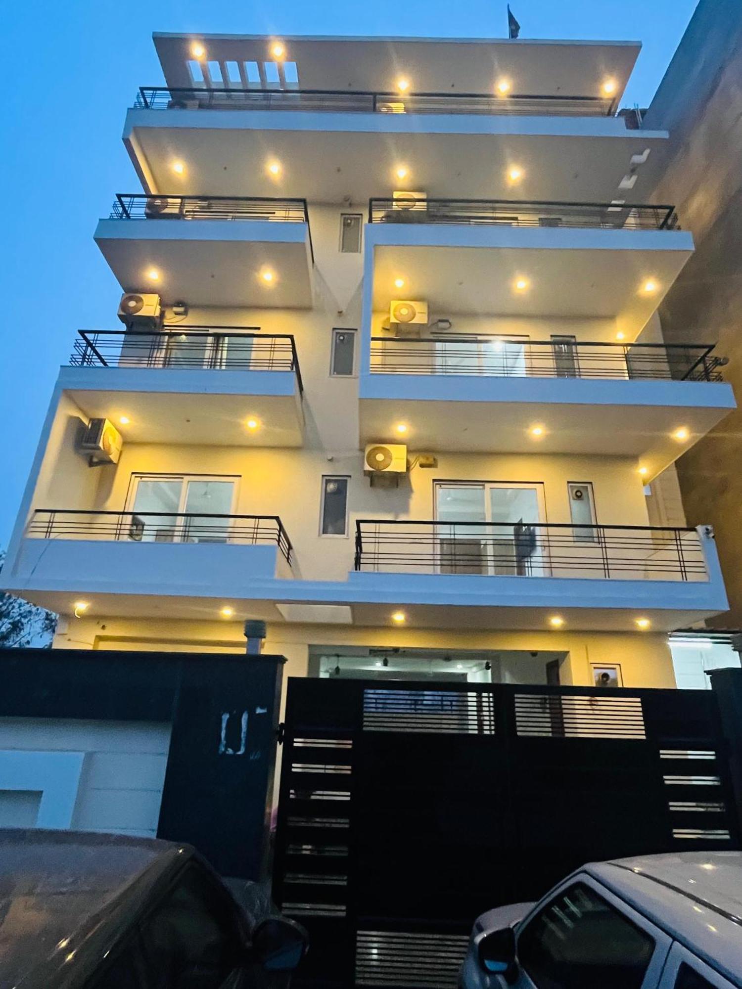 The Lodgers Studio Apartment Infront Of Artemis Hospital Gurugram Gurgaon Dış mekan fotoğraf