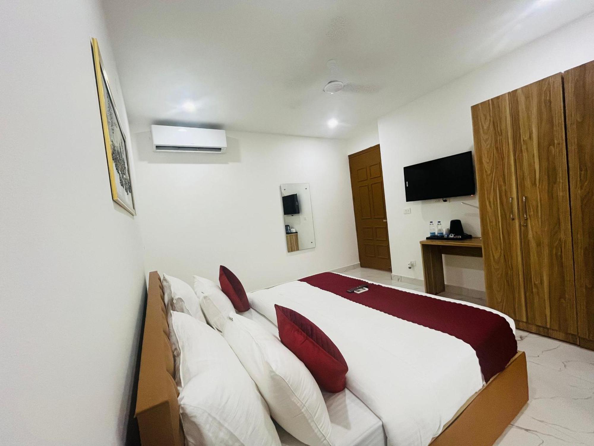The Lodgers Studio Apartment Infront Of Artemis Hospital Gurugram Gurgaon Dış mekan fotoğraf