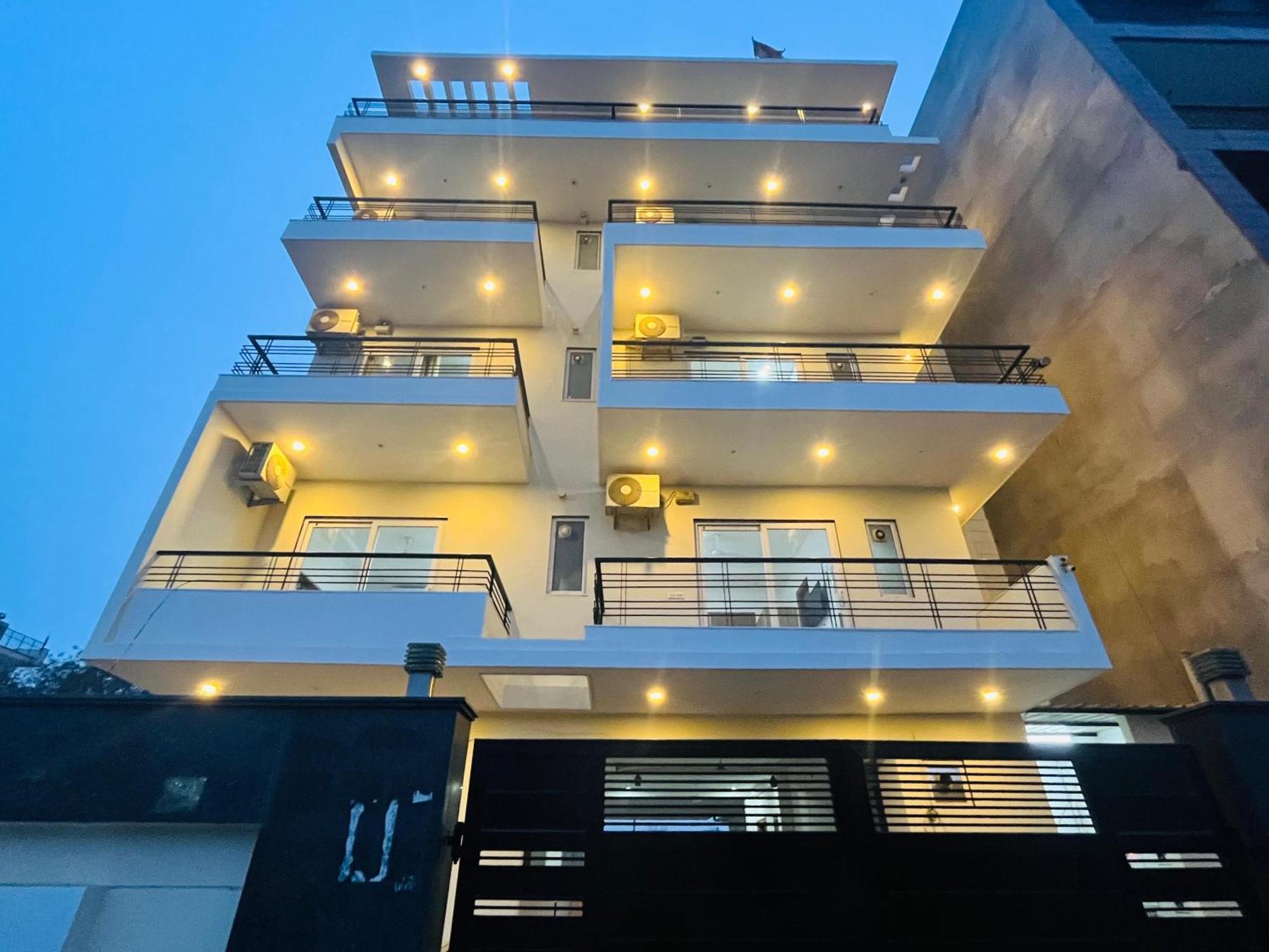 The Lodgers Studio Apartment Infront Of Artemis Hospital Gurugram Gurgaon Dış mekan fotoğraf