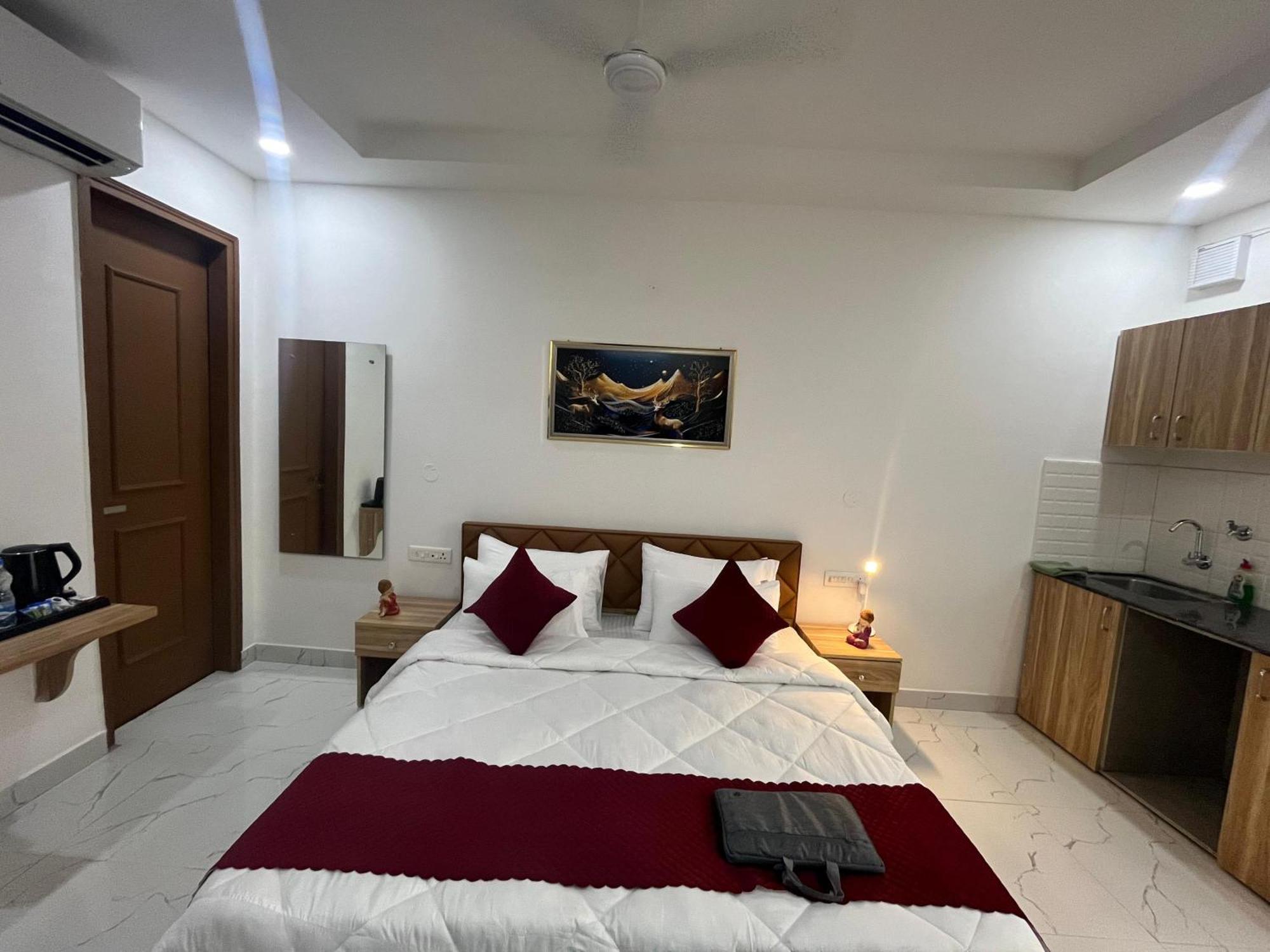 The Lodgers Studio Apartment Infront Of Artemis Hospital Gurugram Gurgaon Dış mekan fotoğraf