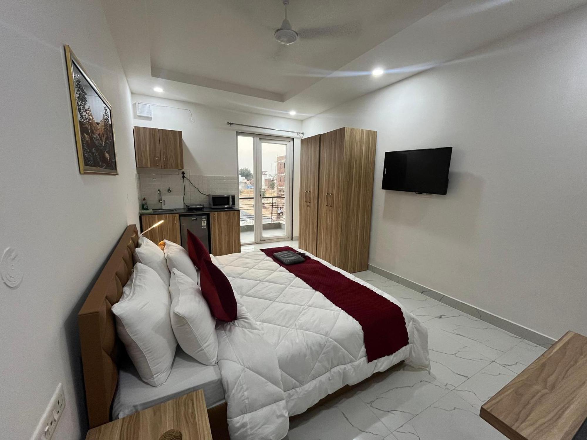 The Lodgers Studio Apartment Infront Of Artemis Hospital Gurugram Gurgaon Dış mekan fotoğraf