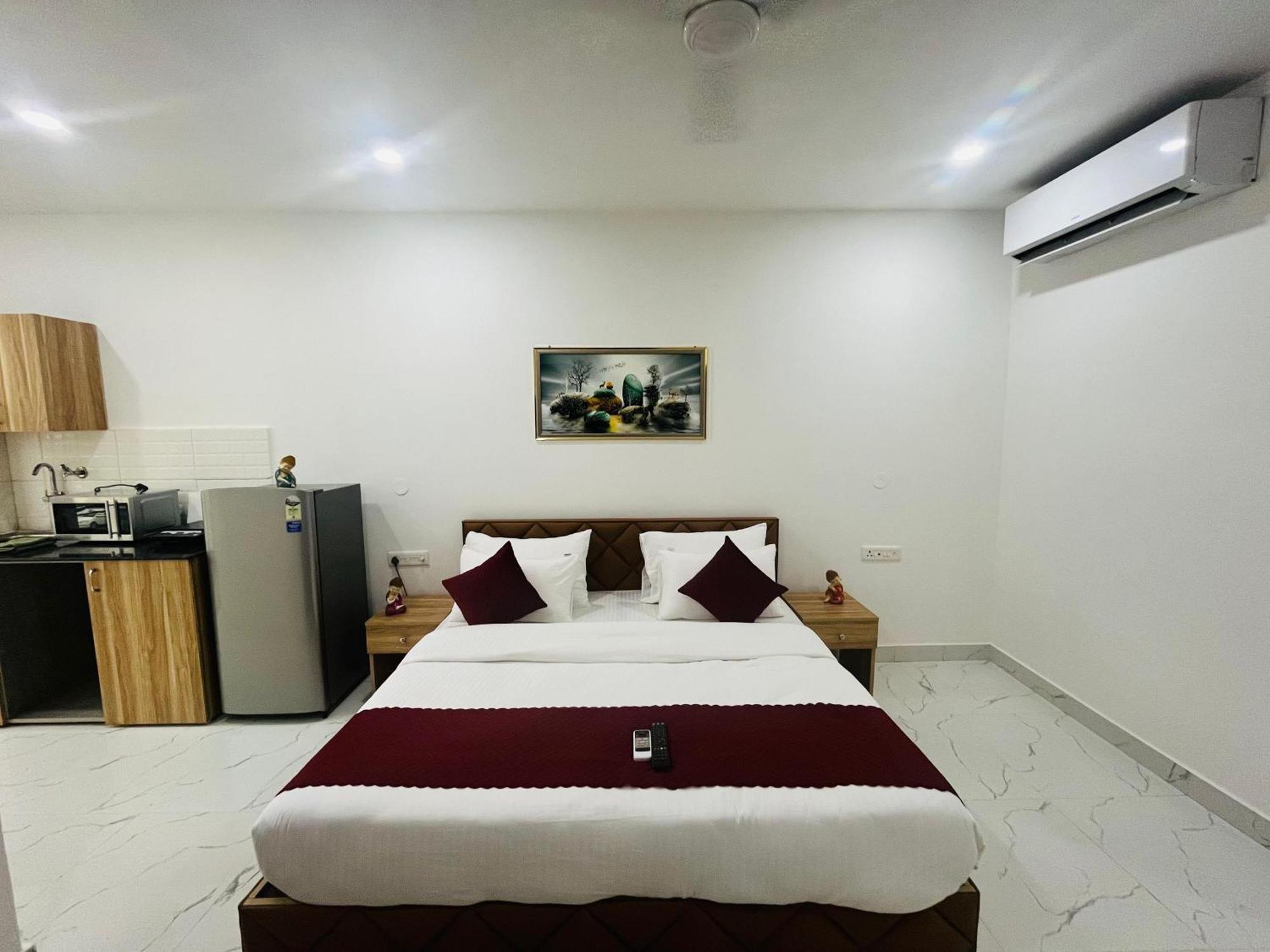 The Lodgers Studio Apartment Infront Of Artemis Hospital Gurugram Gurgaon Dış mekan fotoğraf