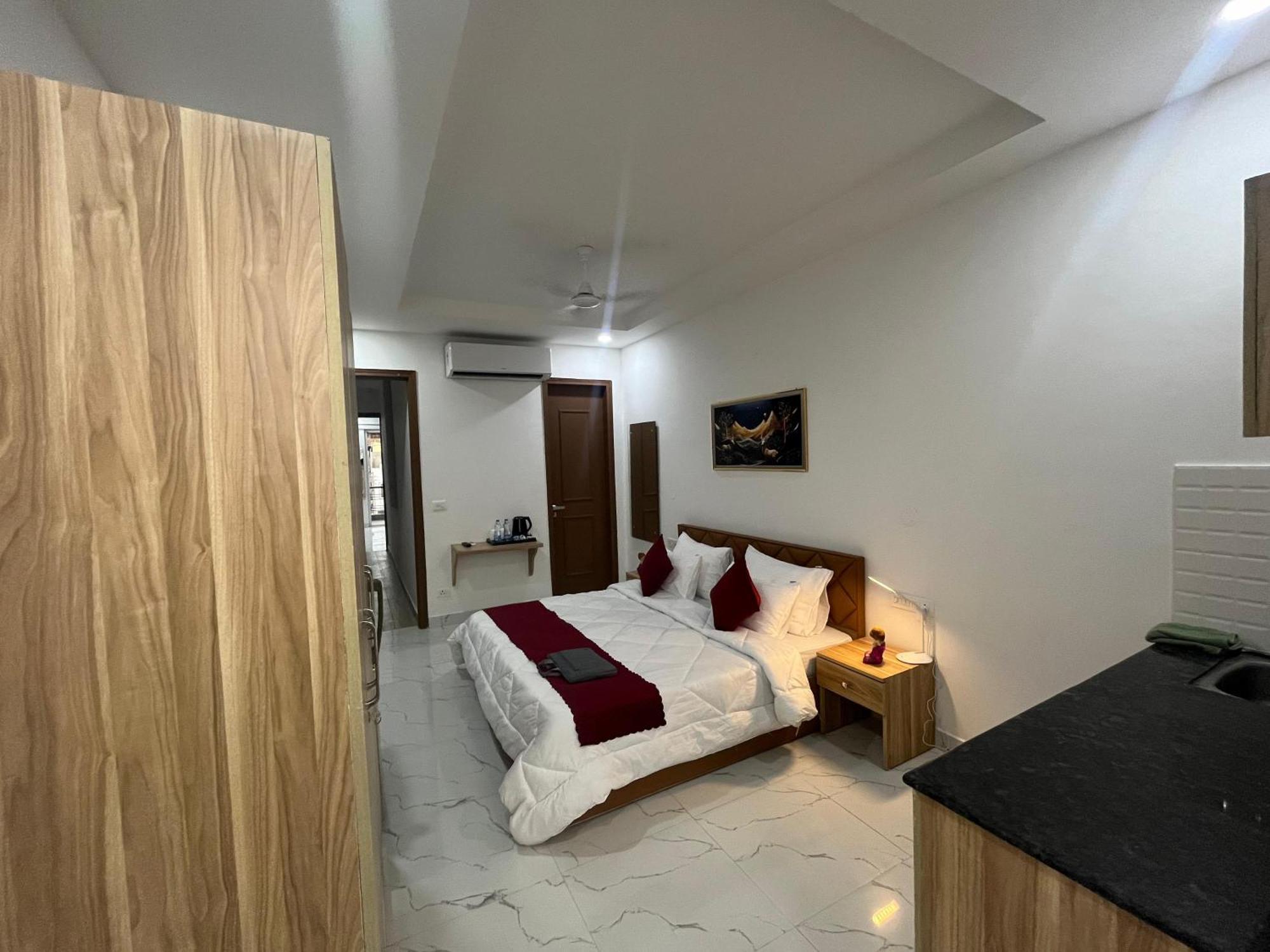 The Lodgers Studio Apartment Infront Of Artemis Hospital Gurugram Gurgaon Dış mekan fotoğraf