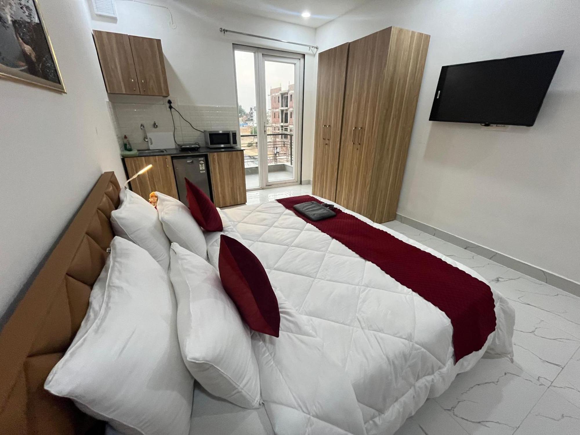 The Lodgers Studio Apartment Infront Of Artemis Hospital Gurugram Gurgaon Dış mekan fotoğraf