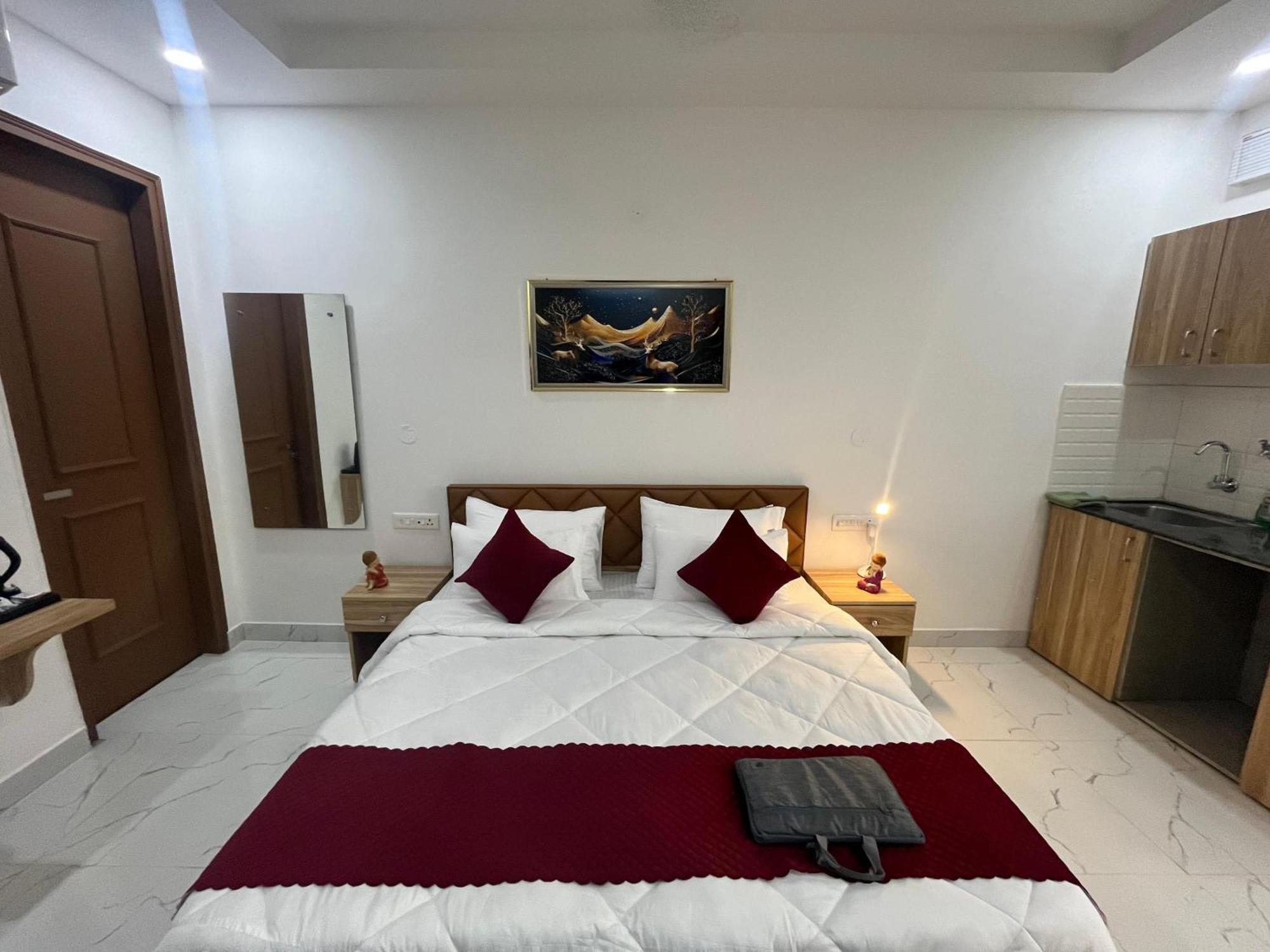 The Lodgers Studio Apartment Infront Of Artemis Hospital Gurugram Gurgaon Dış mekan fotoğraf