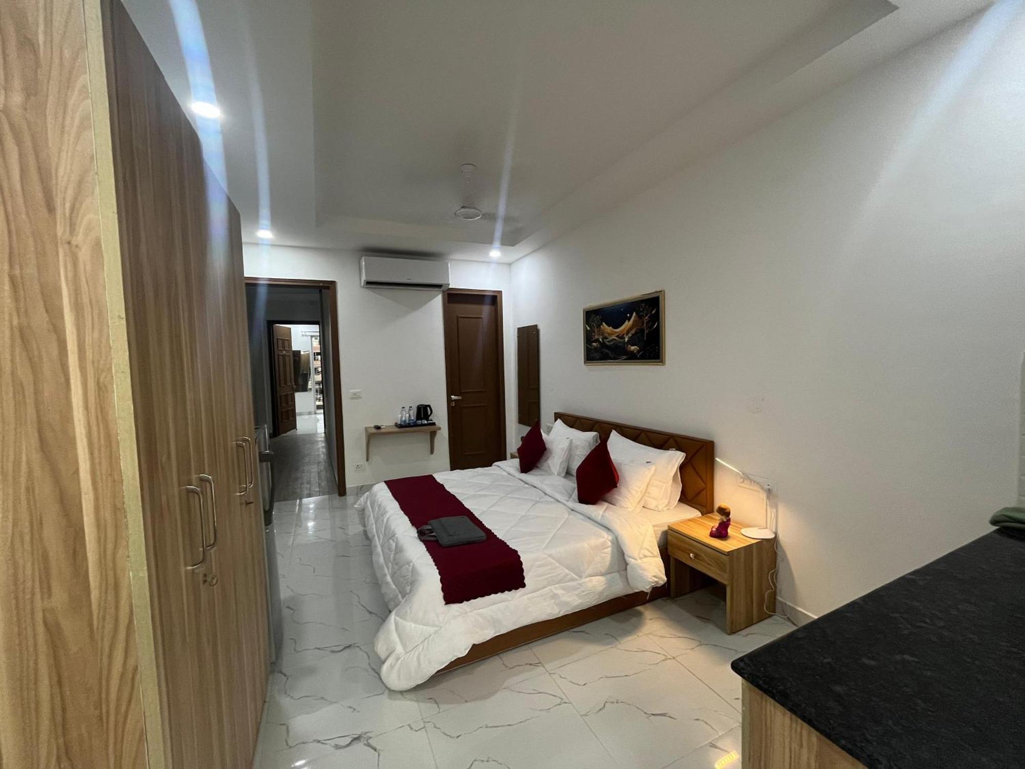 The Lodgers Studio Apartment Infront Of Artemis Hospital Gurugram Gurgaon Dış mekan fotoğraf