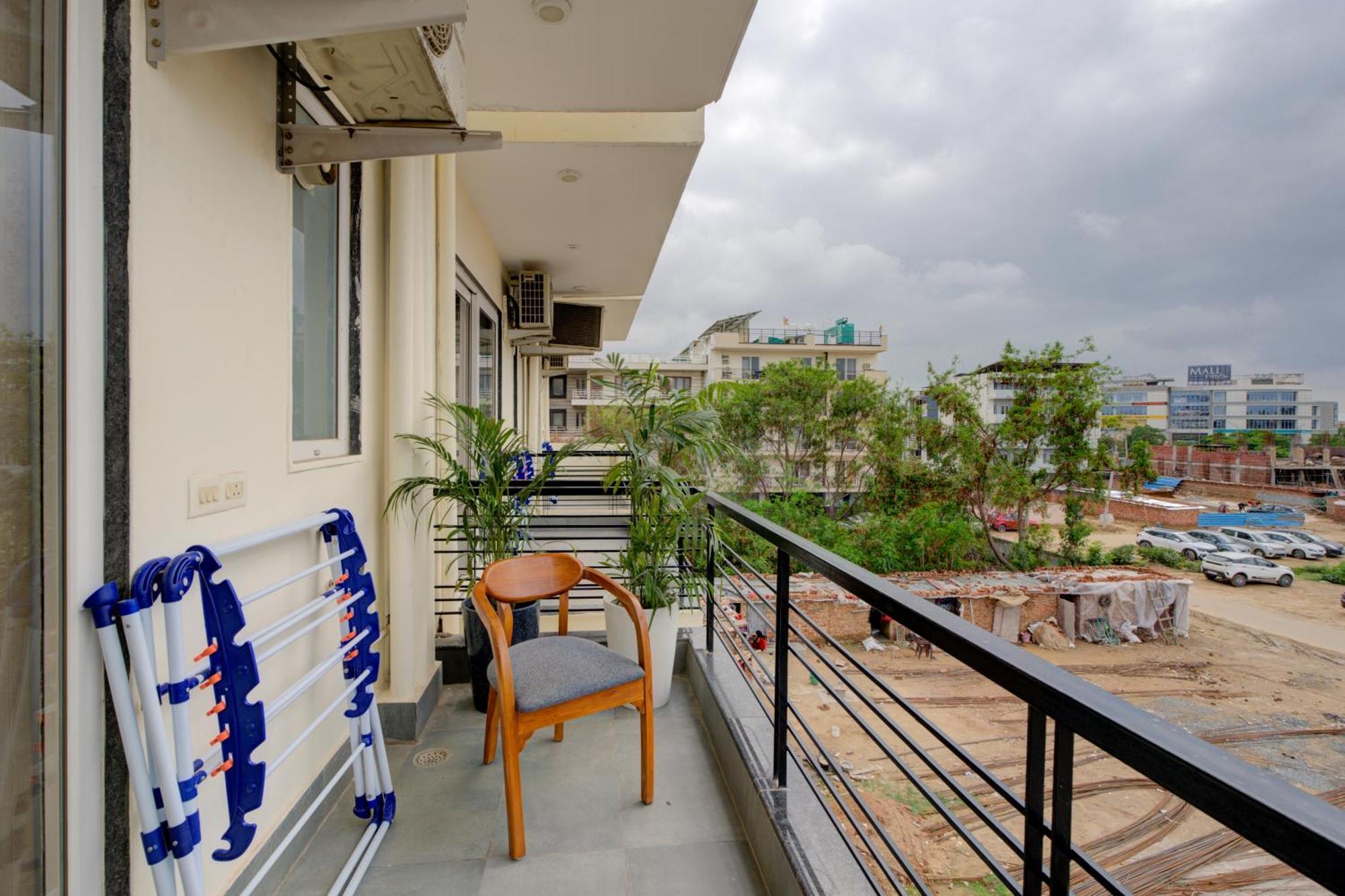The Lodgers Studio Apartment Infront Of Artemis Hospital Gurugram Gurgaon Dış mekan fotoğraf