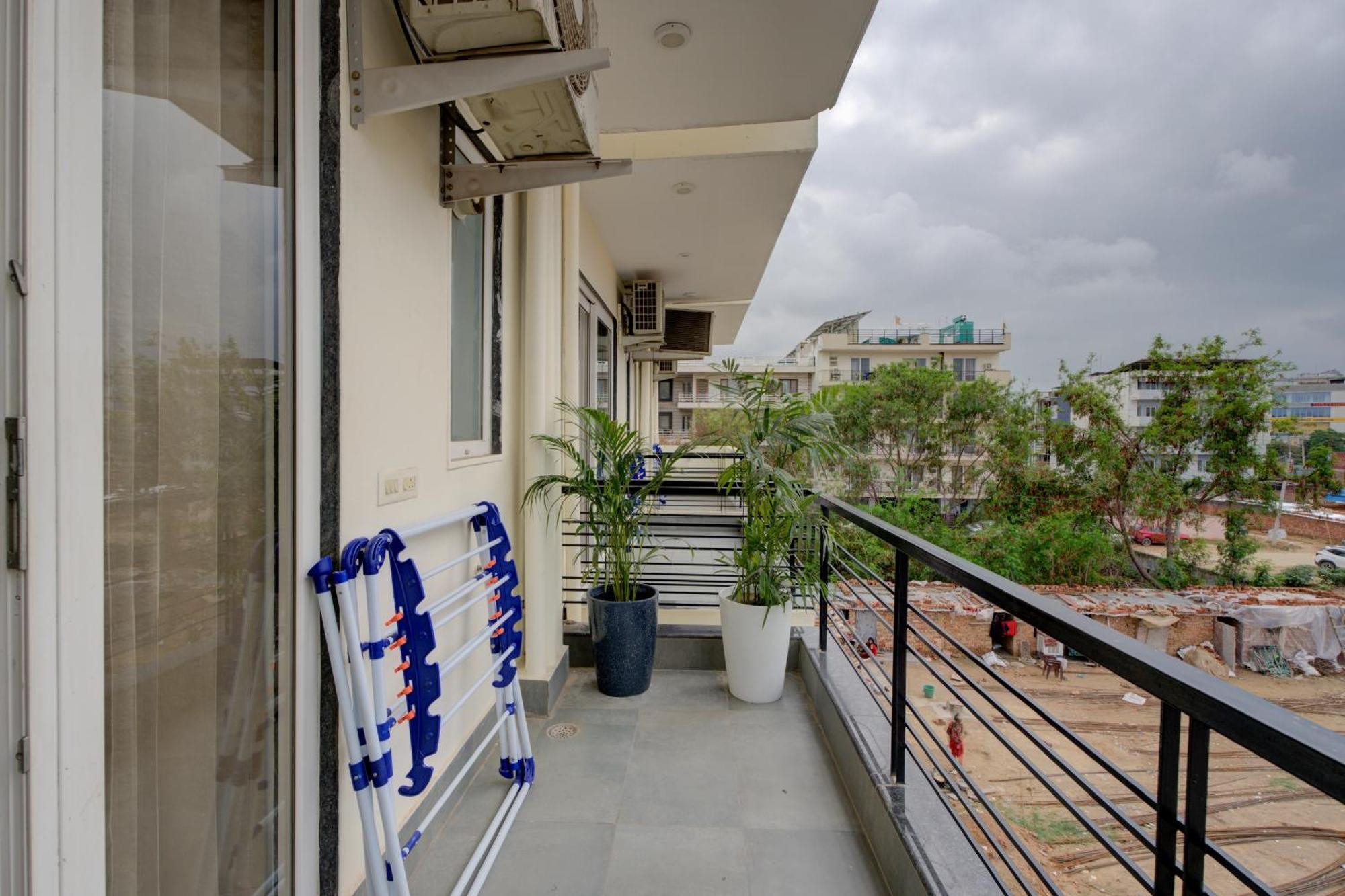 The Lodgers Studio Apartment Infront Of Artemis Hospital Gurugram Gurgaon Dış mekan fotoğraf