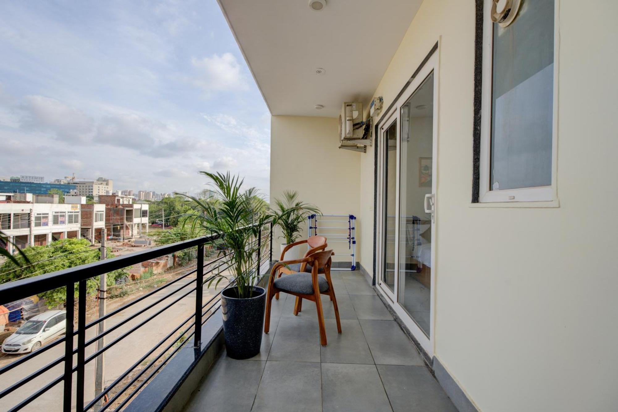 The Lodgers Studio Apartment Infront Of Artemis Hospital Gurugram Gurgaon Dış mekan fotoğraf