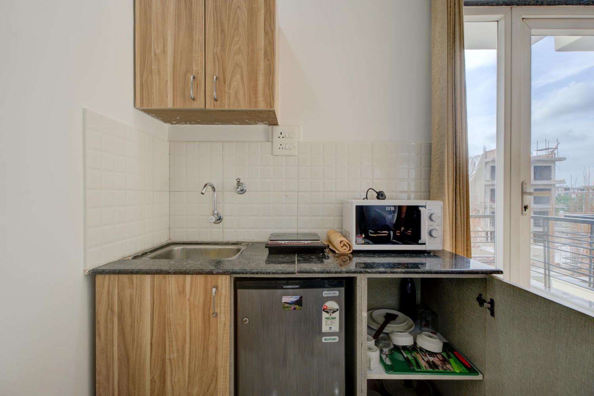 The Lodgers Studio Apartment Infront Of Artemis Hospital Gurugram Gurgaon Dış mekan fotoğraf