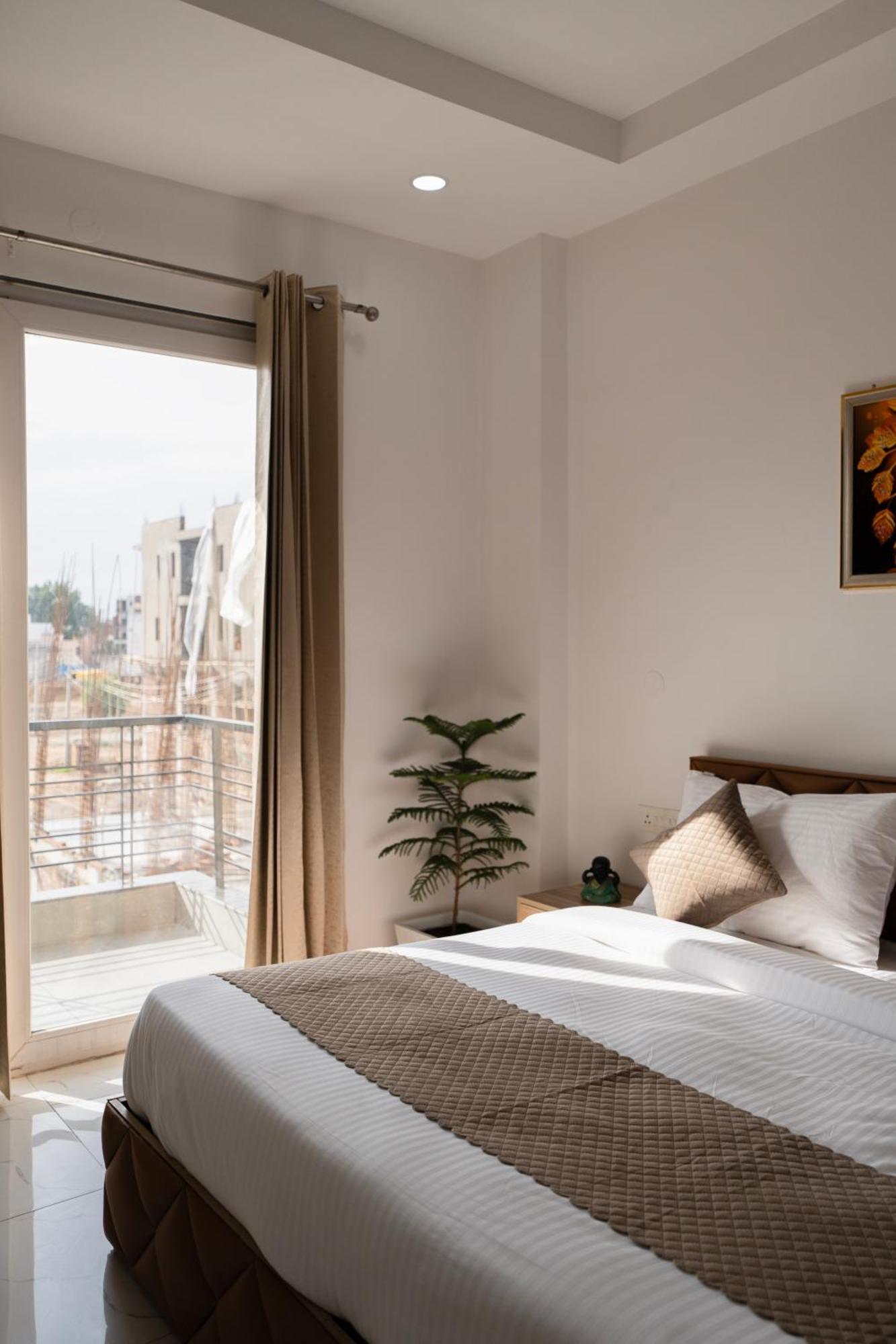 The Lodgers Studio Apartment Infront Of Artemis Hospital Gurugram Gurgaon Dış mekan fotoğraf