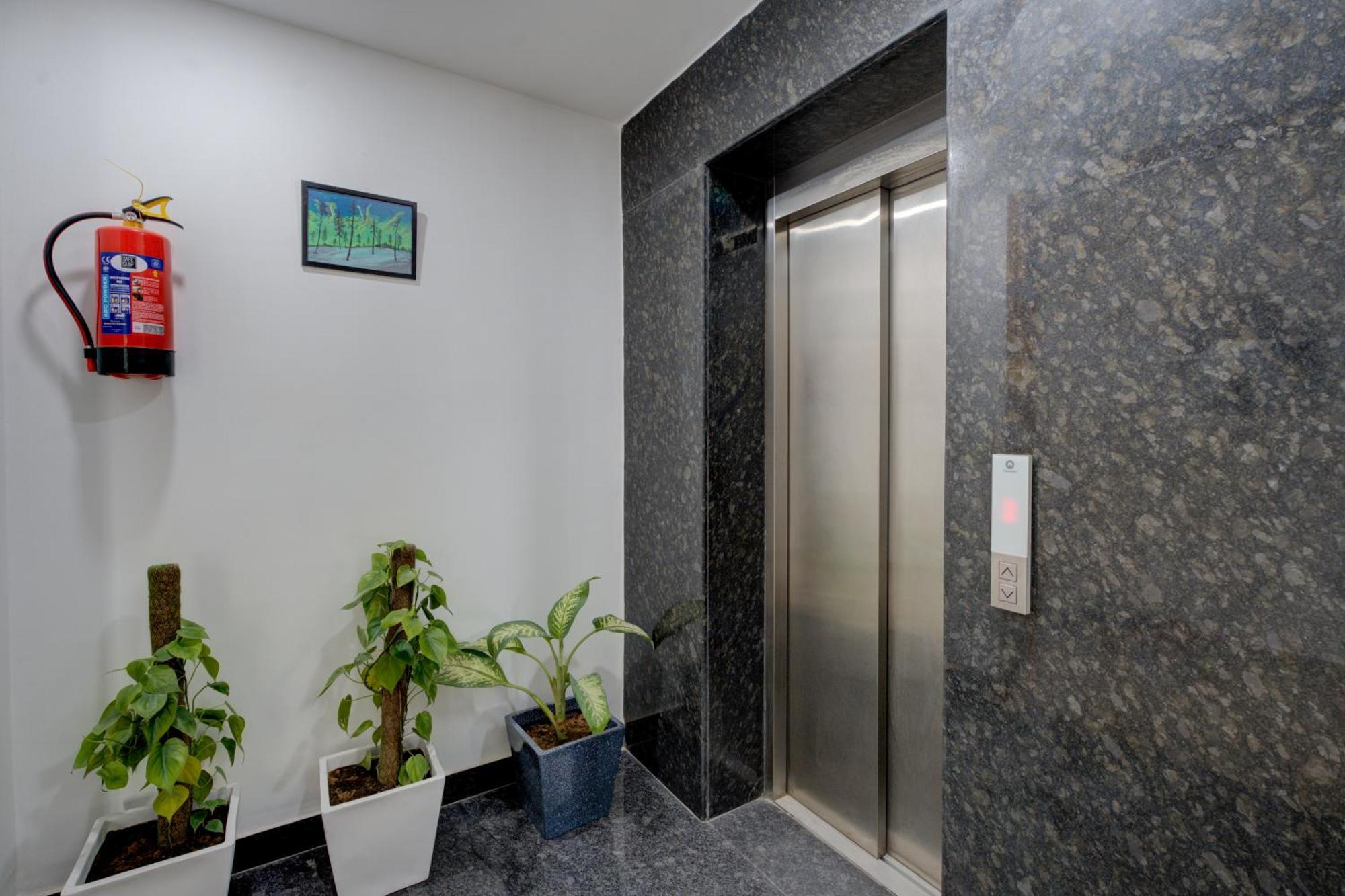 The Lodgers Studio Apartment Infront Of Artemis Hospital Gurugram Gurgaon Dış mekan fotoğraf