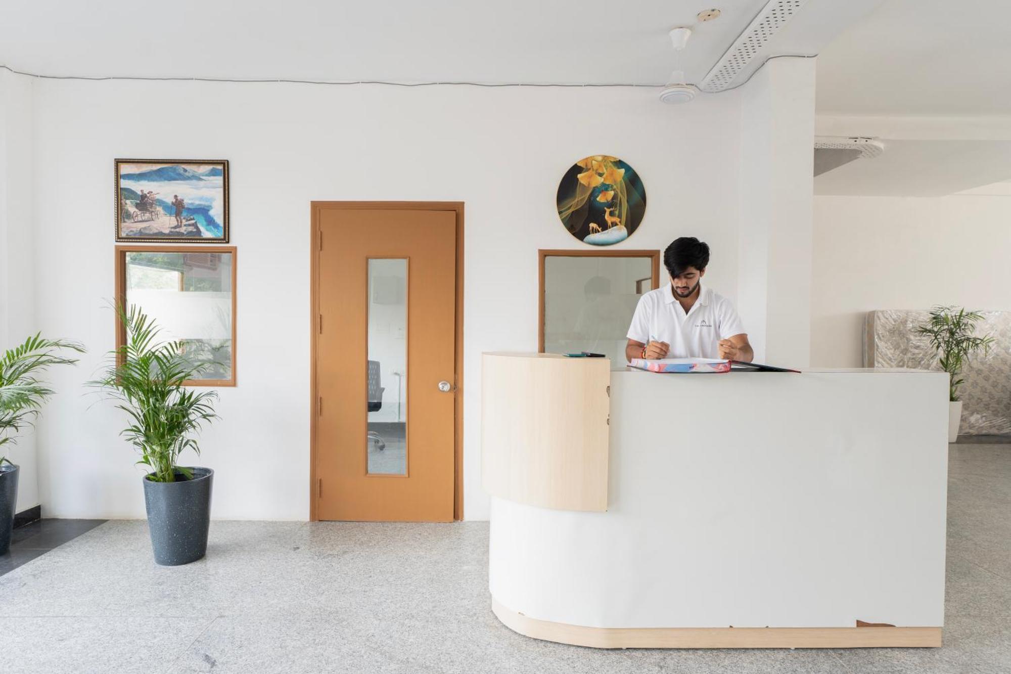 The Lodgers Studio Apartment Infront Of Artemis Hospital Gurugram Gurgaon Dış mekan fotoğraf