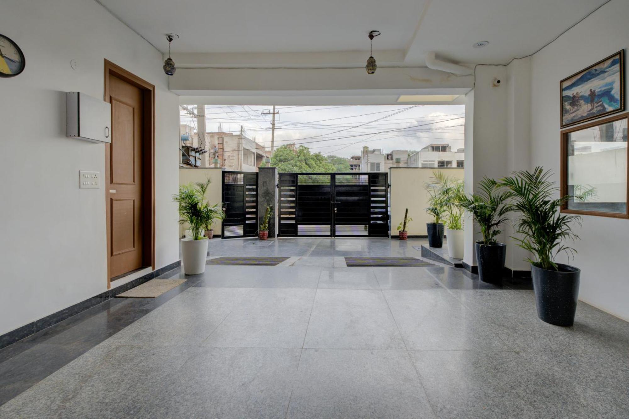 The Lodgers Studio Apartment Infront Of Artemis Hospital Gurugram Gurgaon Dış mekan fotoğraf