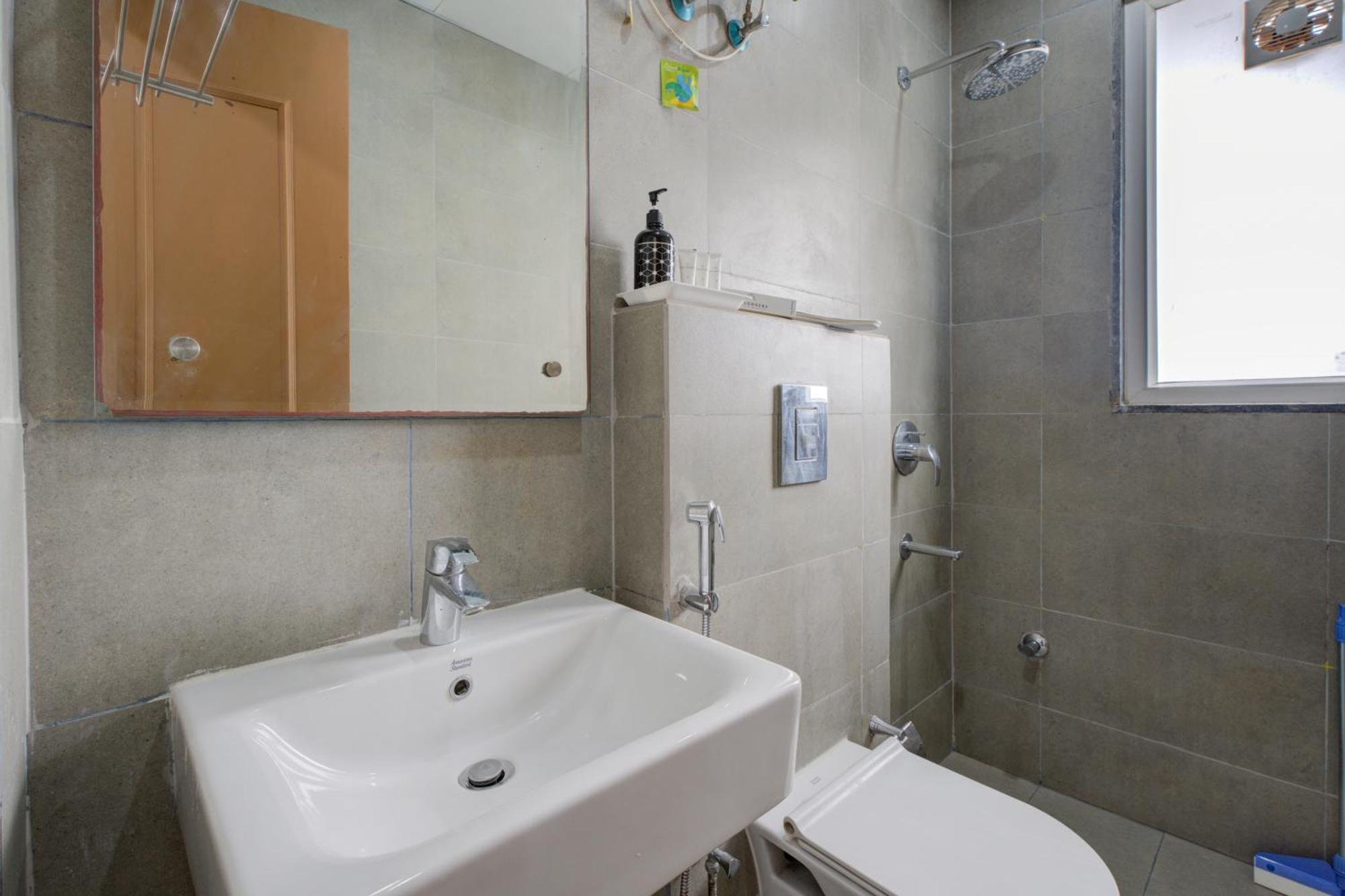 The Lodgers Studio Apartment Infront Of Artemis Hospital Gurugram Gurgaon Dış mekan fotoğraf